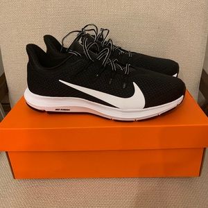 Nike Running Quest 2 Woman size 9 Never Worn!